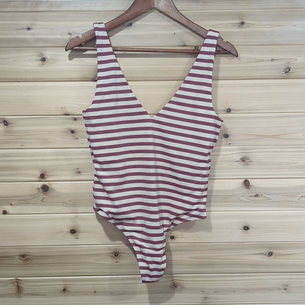 Babaton Contour V Neck Bodysuit Size‎ Large